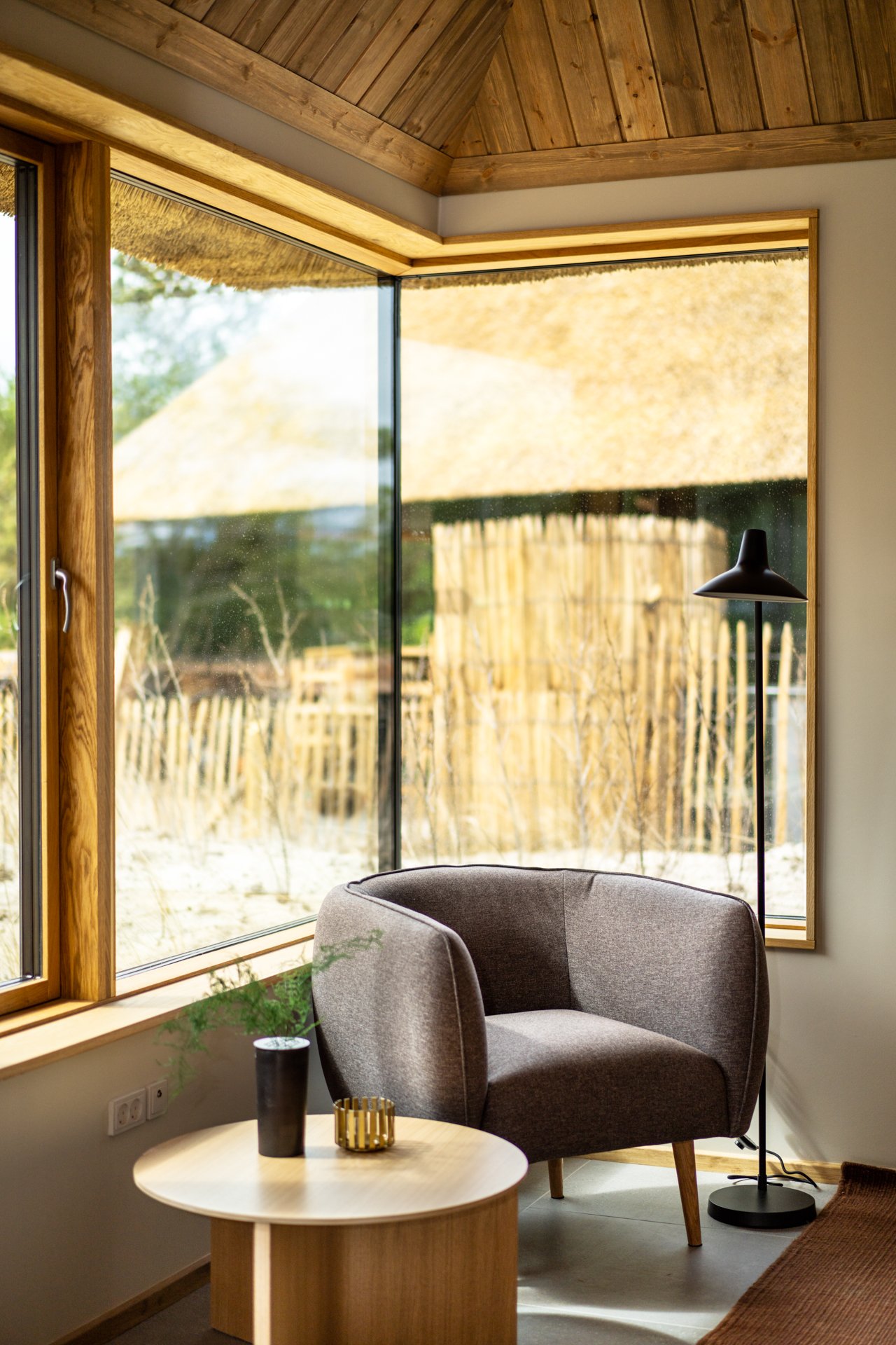 Hvidbjerg strandvilla med Krone vinduer